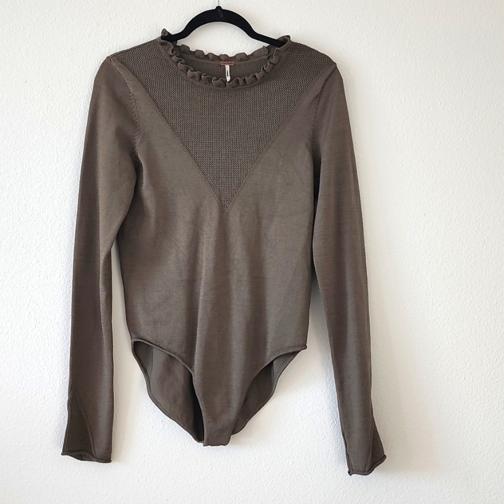Free people Army Green Long Sleeves Ribbed bodysuit Ruffle Neck Western Boho